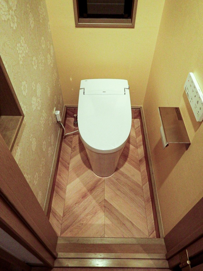 コンパクトなサイズがトイレ空間に広がりをもたらすスタイリッシュトイレ 目黒区I様邸 コンパクトなサイズがトイレ空間に広がりをもたらすスタイリッシュトイレ 目黒区I様邸